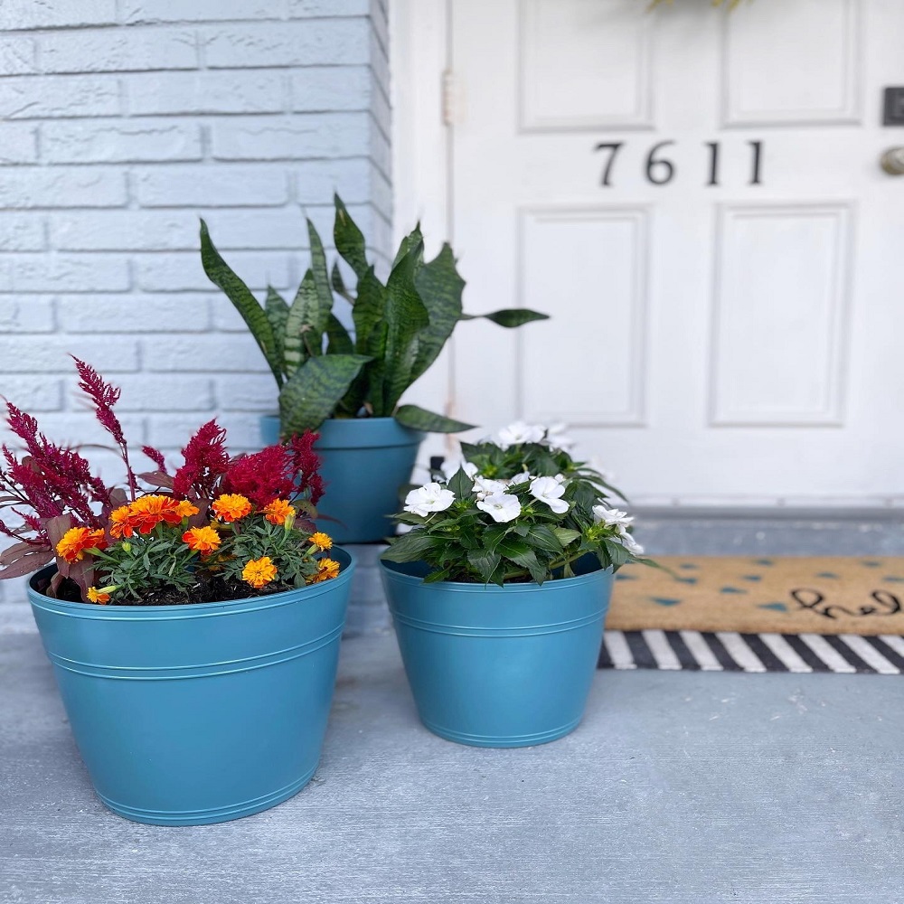 paint plastic flower pots